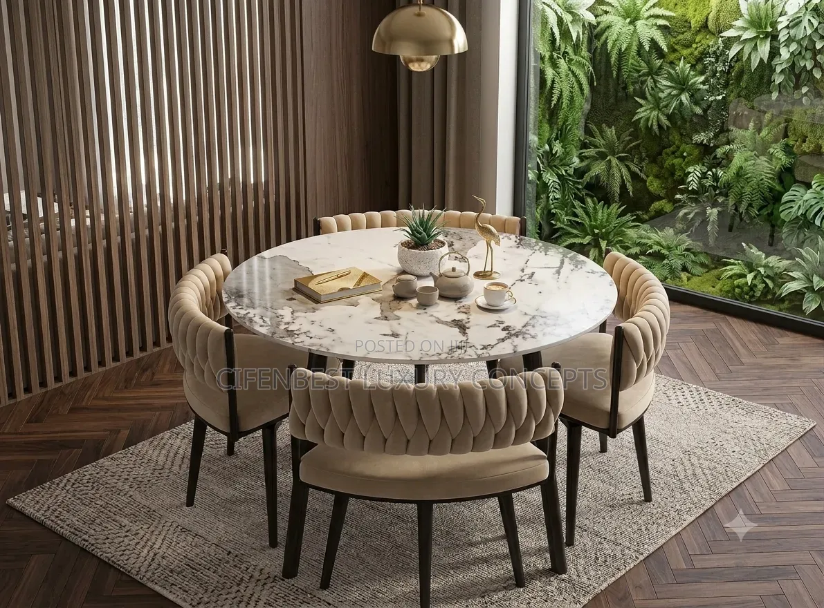 Round Contemporary Four Seaters Dinning Table With Chair