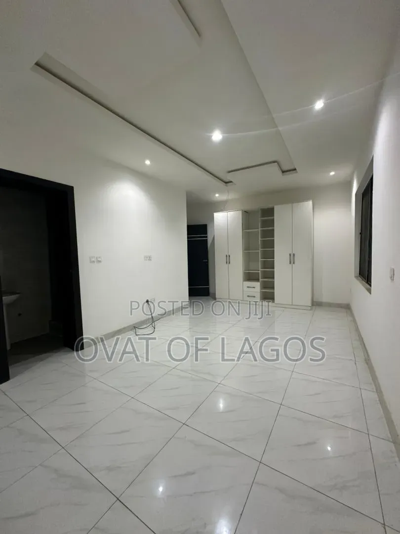 5bdrm Duplex in Ikate for sale