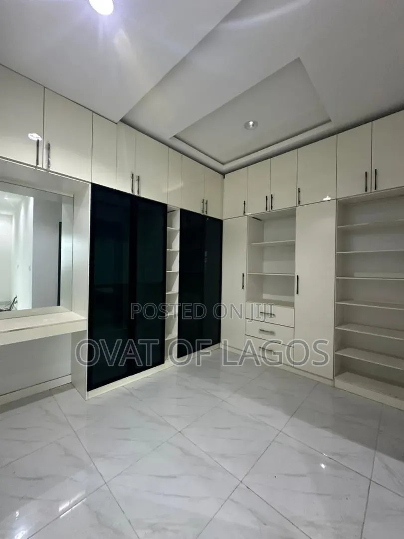 5bdrm Duplex in Ikate for sale