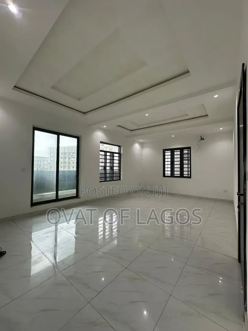 5bdrm Duplex in Ikate for sale