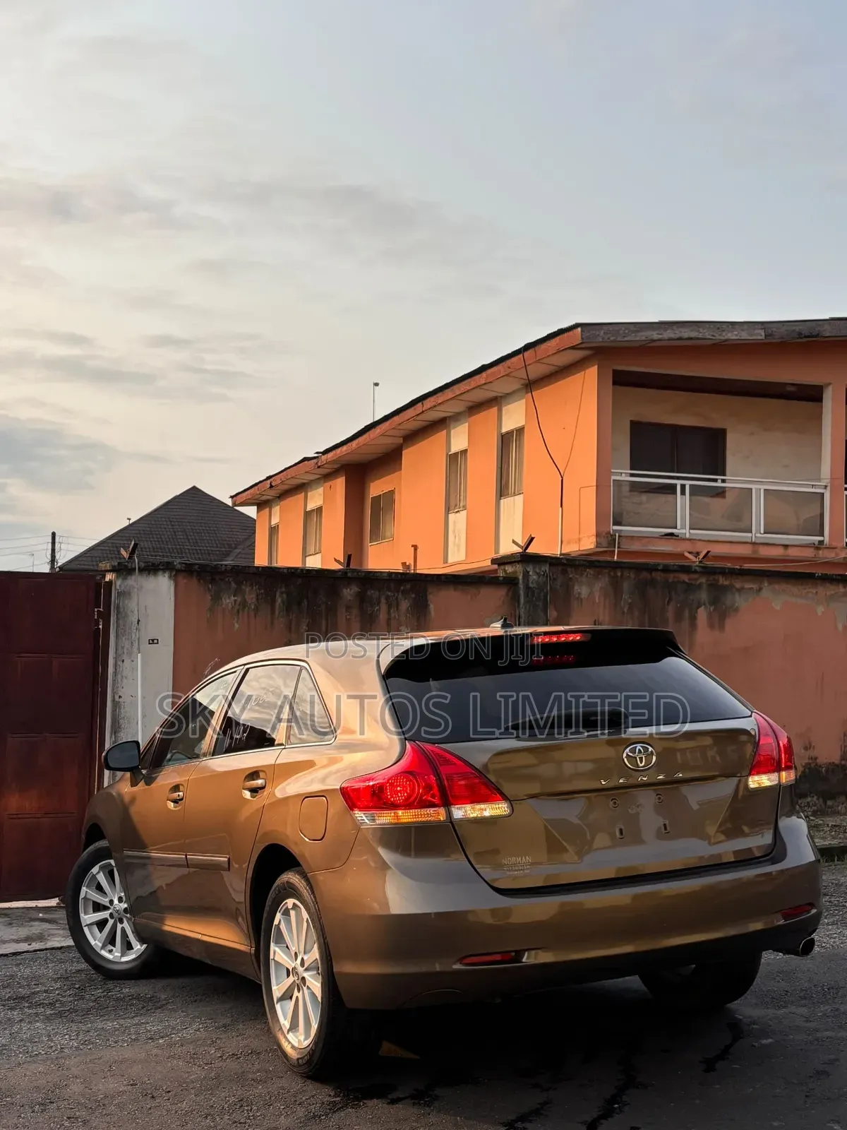 Toyota Venza AWD 2011 Gold