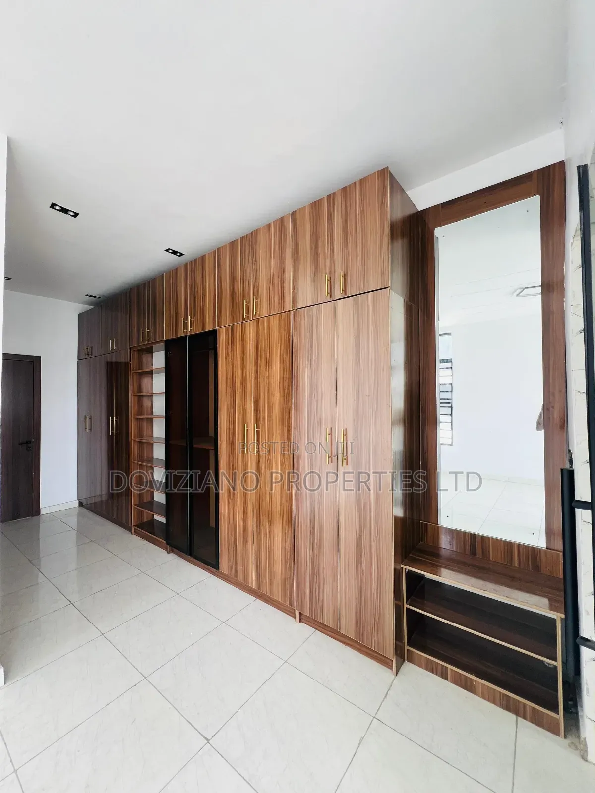 4bdrm Duplex in Ikota for sale