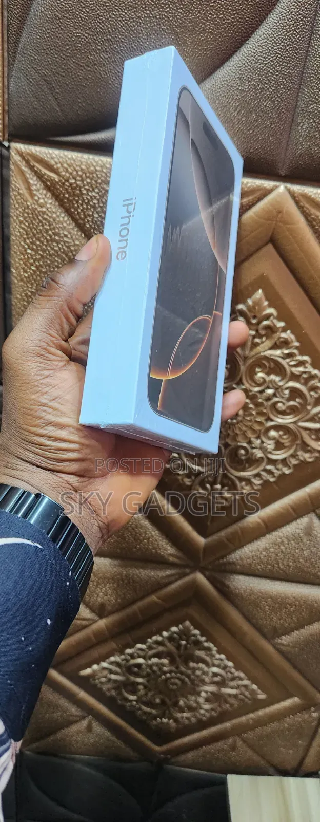 New Apple iPhone 16 Pro Max 256 GB Gold