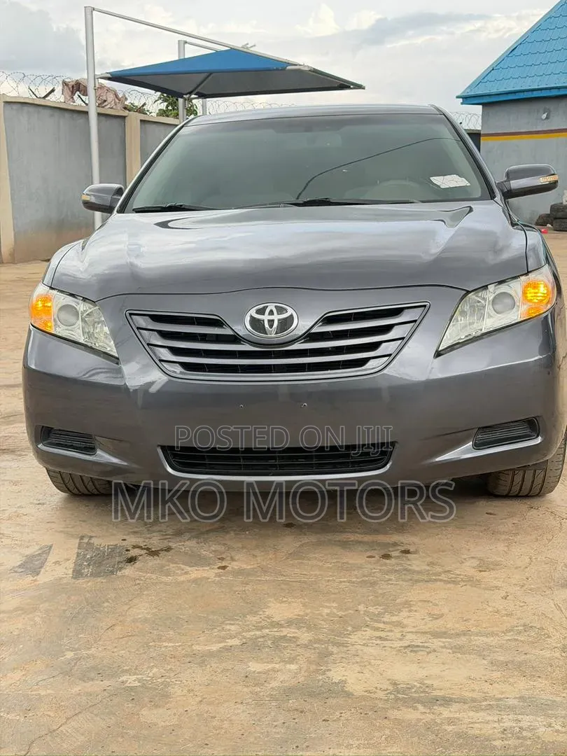 Toyota Camry LE 4dr Sedan (2.4L 4cyl 5A) 2009 Gray