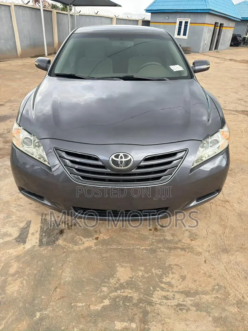 Toyota Camry LE 4dr Sedan (2.4L 4cyl 5A) 2009 Gray