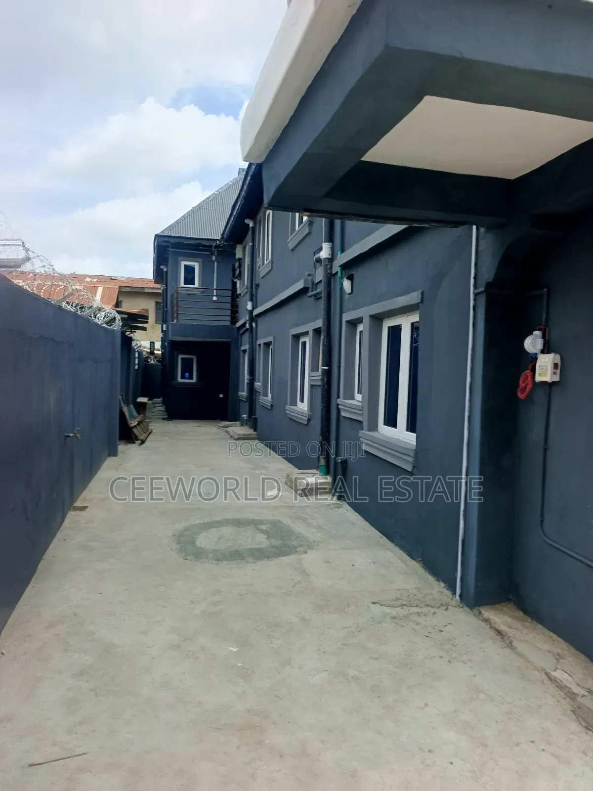 1bdrm Apartment in Akinyemi Way Ring for rent