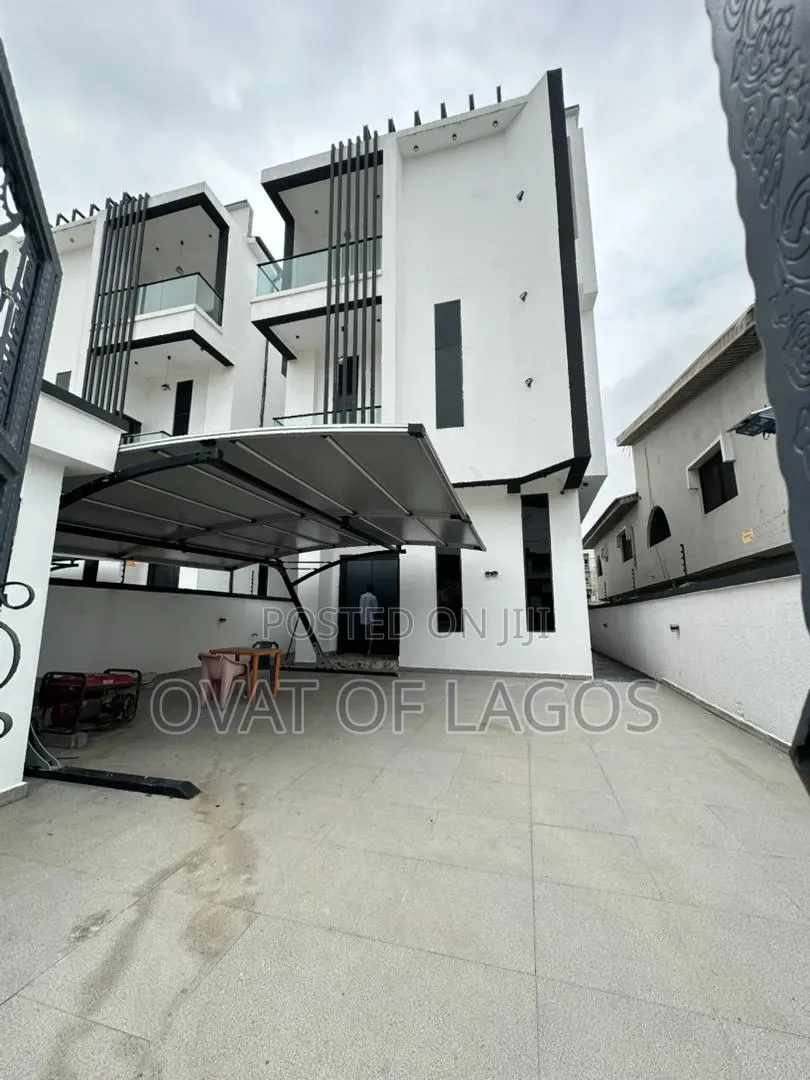 5bdrm Duplex in Ikota for sale