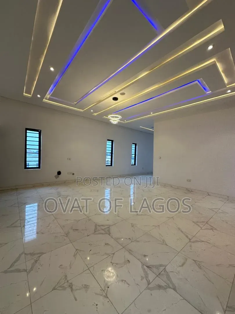 5bdrm Duplex in Ikota for sale