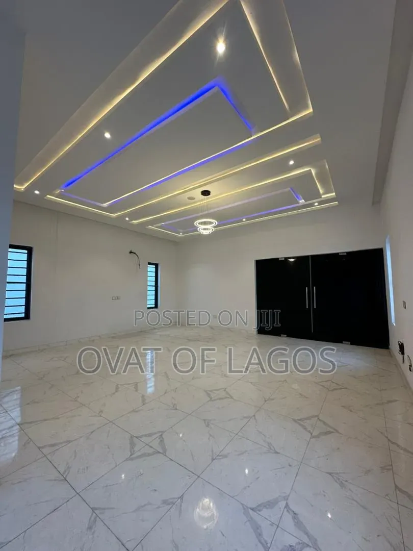 5bdrm Duplex in Ikota for sale