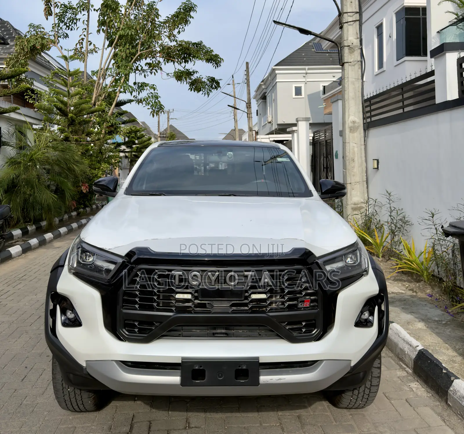 Toyota Hilux 2024 White