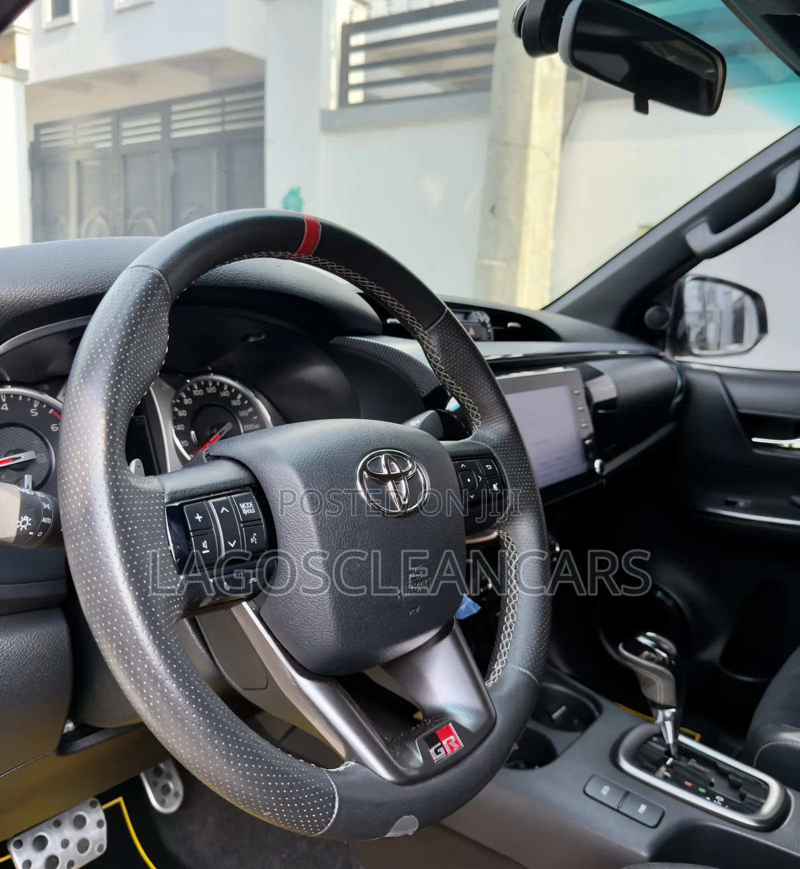 Toyota Hilux 2024 White