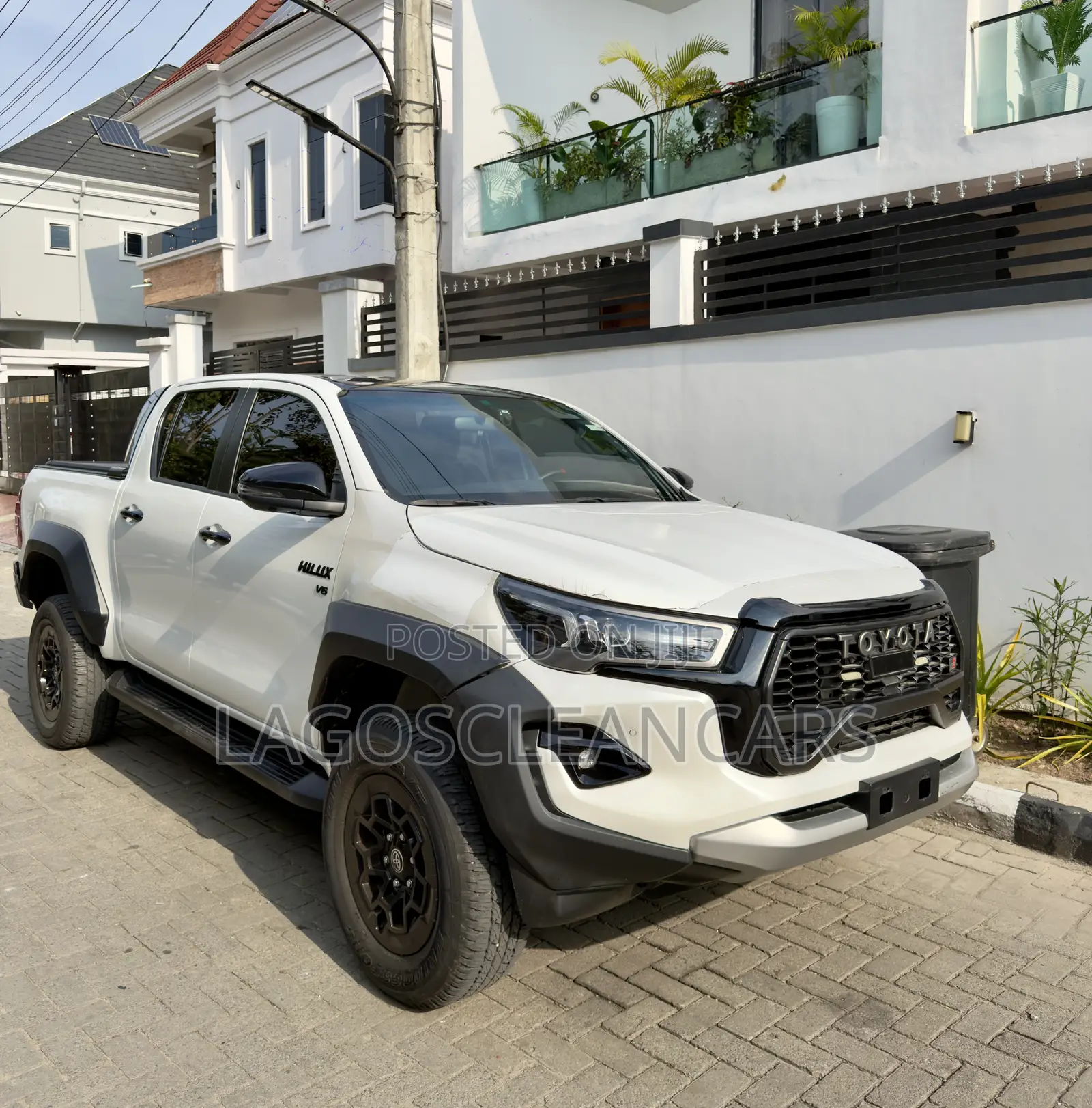 Toyota Hilux 2024 White