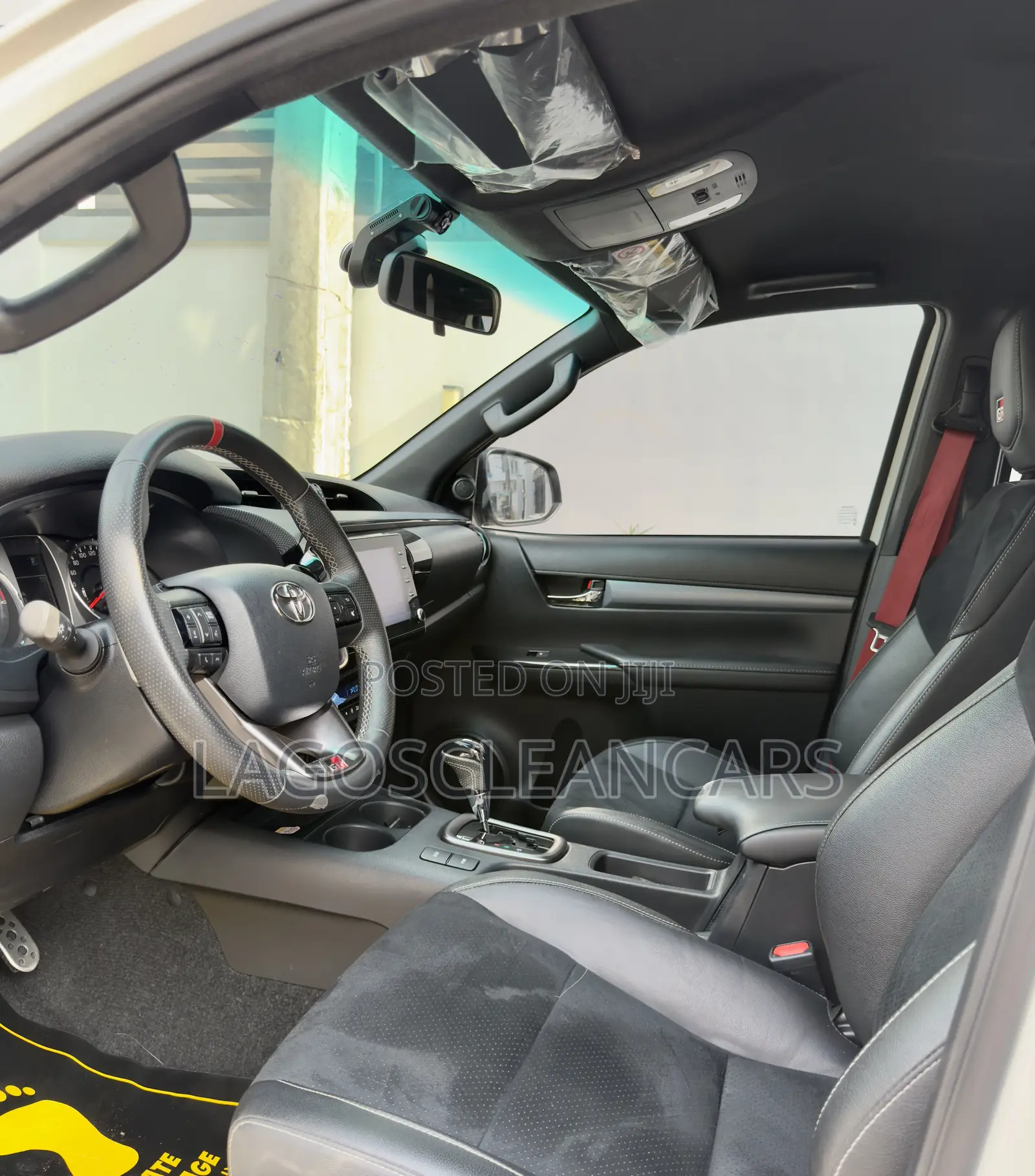 Toyota Hilux 2024 White