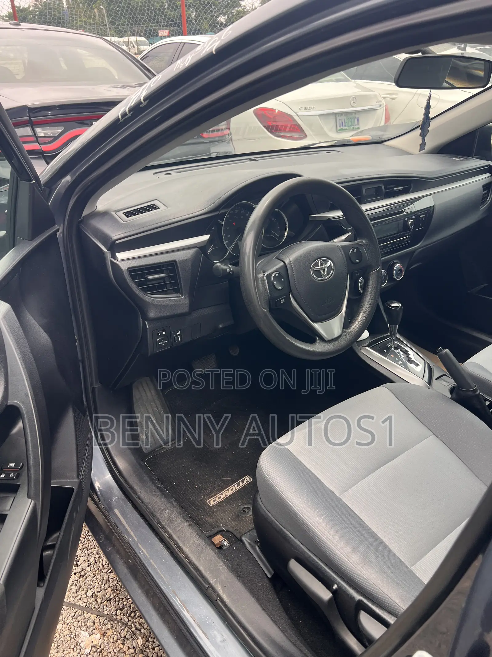 Toyota Corolla LE 4dr Sedan (1.8L 4cyl CVT) 2015 Gray