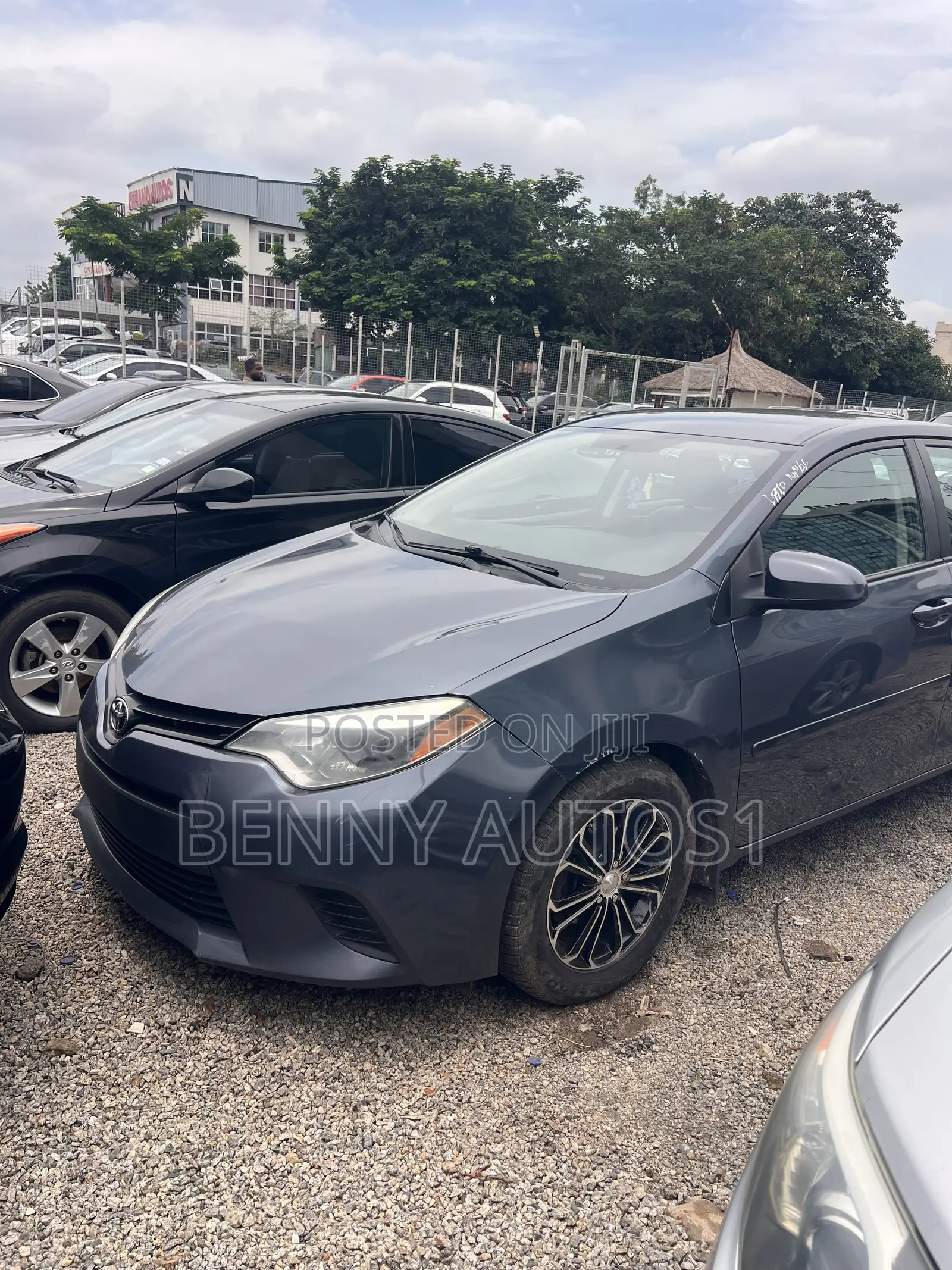 Toyota Corolla LE 4dr Sedan (1.8L 4cyl CVT) 2015 Gray