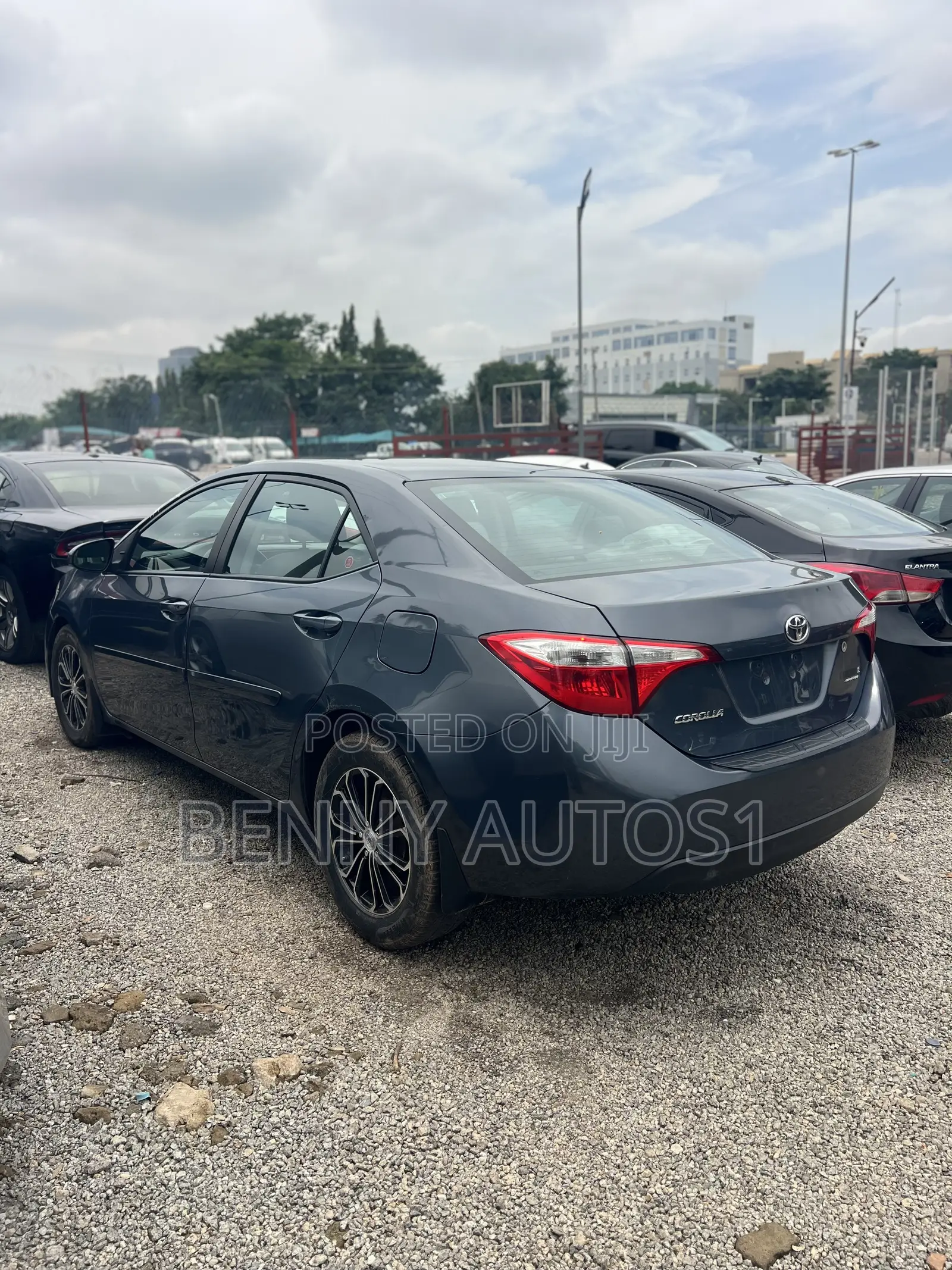 Toyota Corolla LE 4dr Sedan (1.8L 4cyl CVT) 2015 Gray