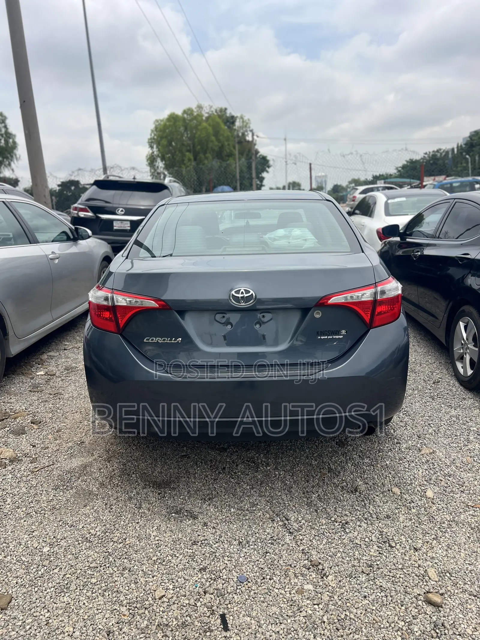 Toyota Corolla LE 4dr Sedan (1.8L 4cyl CVT) 2015 Gray