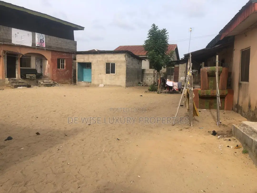 4bdrm Block of Flats in Honourable Cda, Lakowe for sale