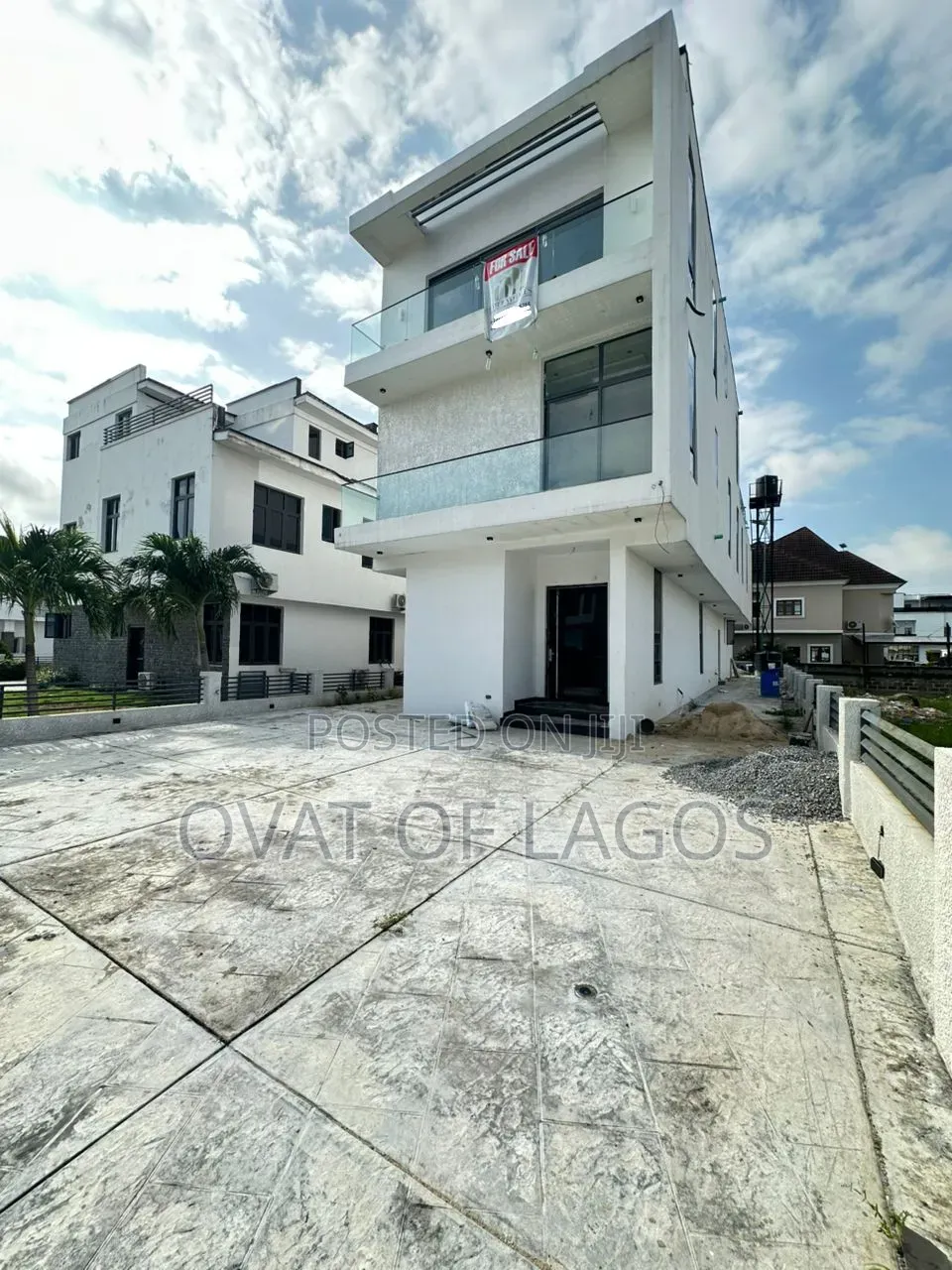 5bdrm Duplex in Osapa london for sale