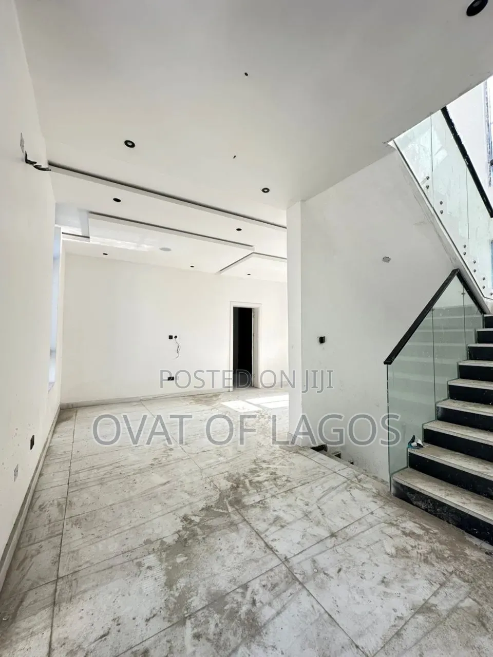 5bdrm Duplex in Osapa london for sale