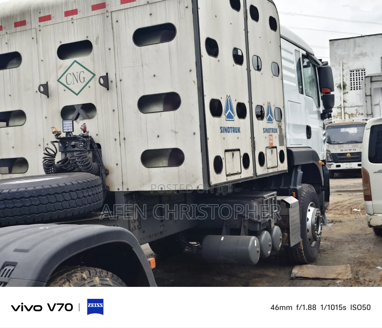 Howo CNG Tractor Head TX 6X4 CNG 16 Cylinder 2026 White