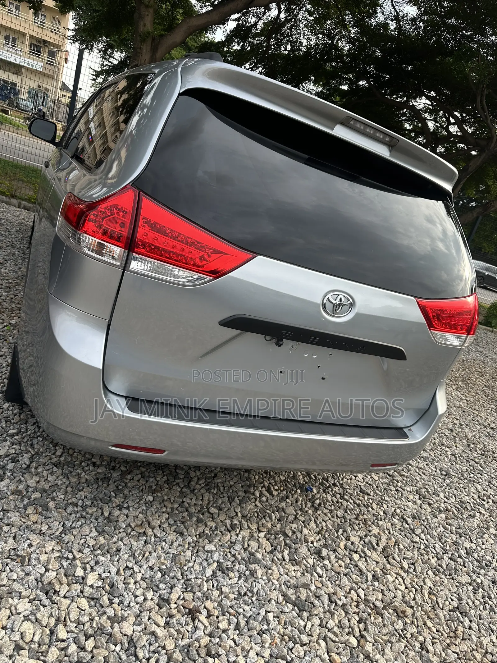 Toyota Sienna 2012 Silver