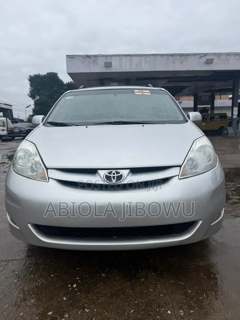Toyota Sienna XLE FWD 2006 Silver