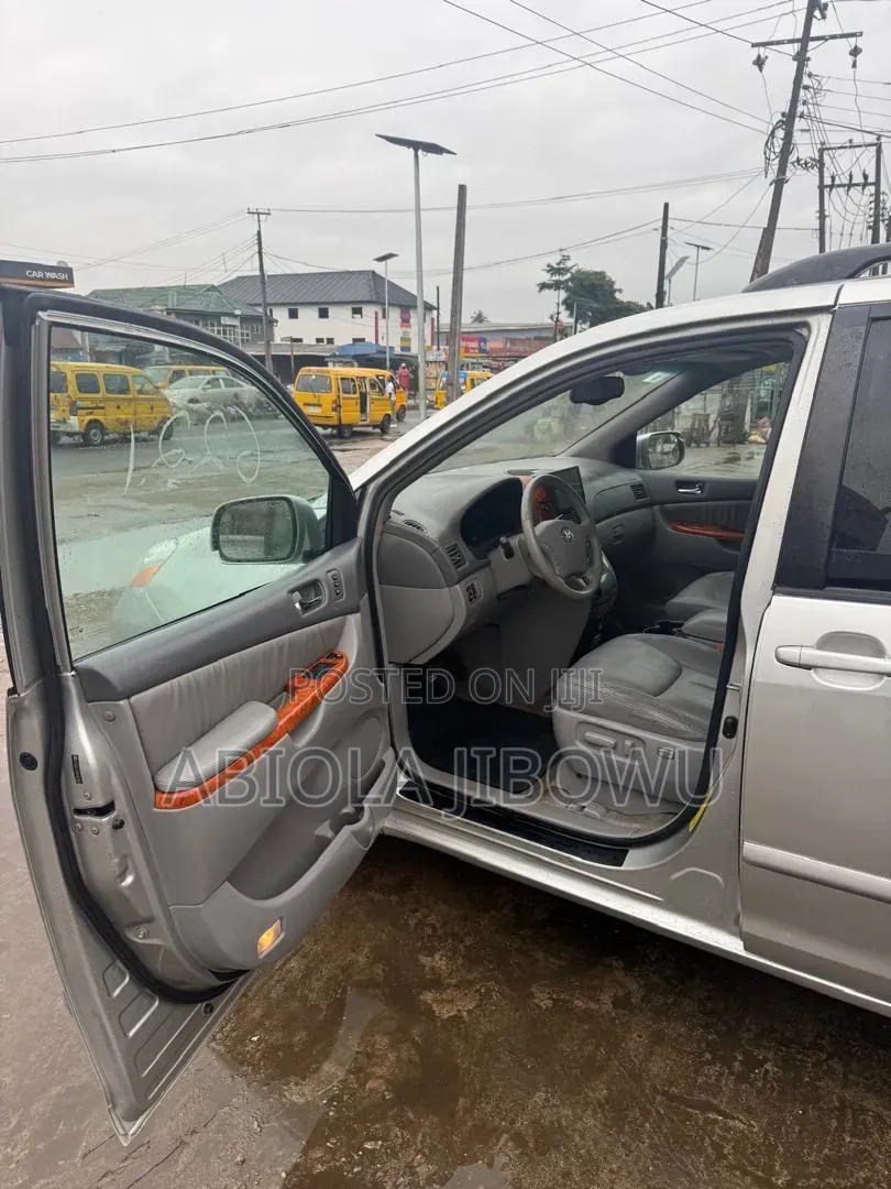 Toyota Sienna XLE FWD 2006 Silver