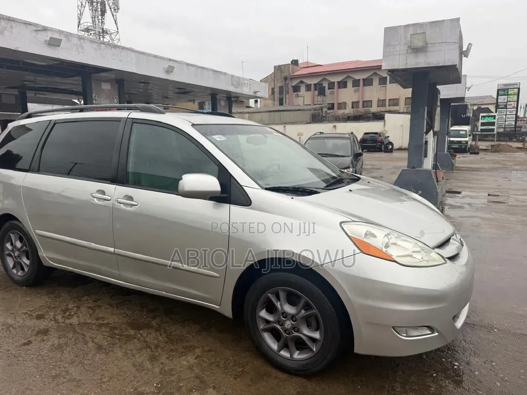 Toyota Sienna XLE FWD 2006 Silver
