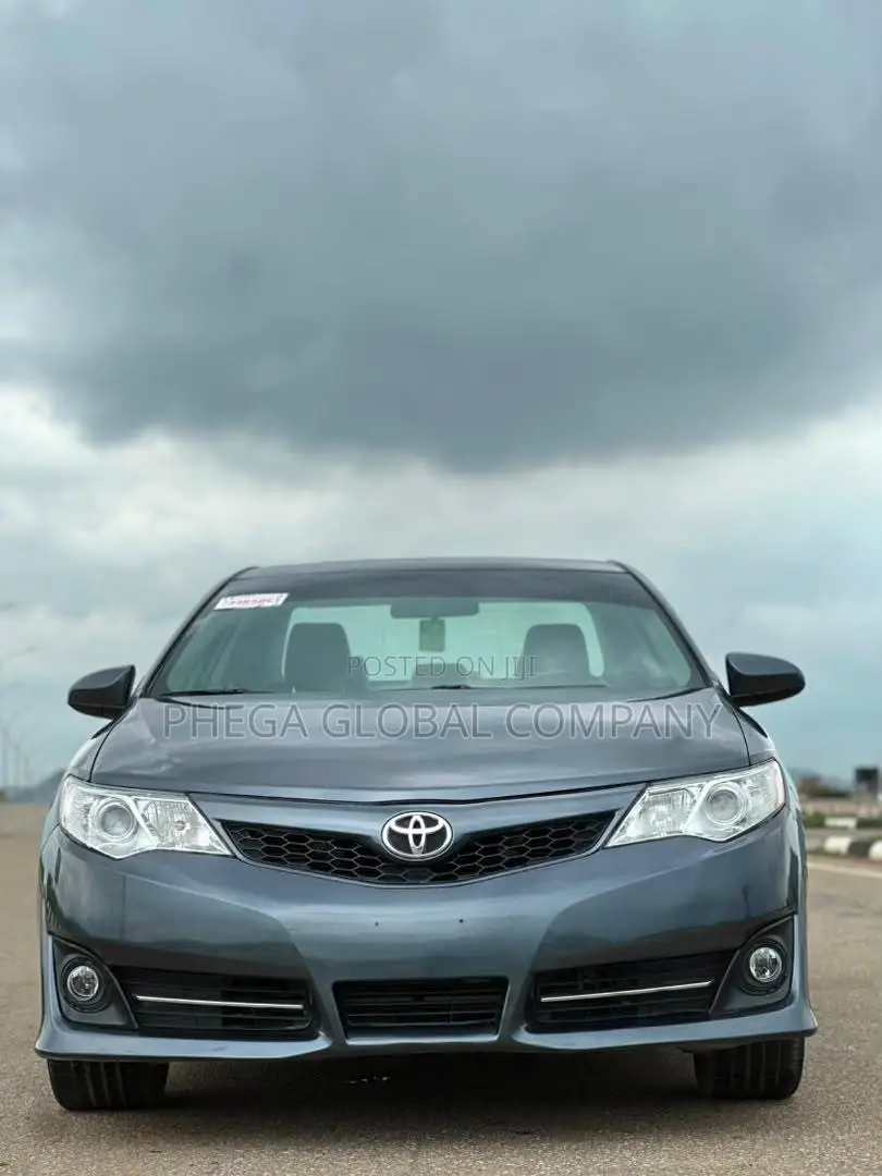 Toyota Camry SE 4dr Sedan (3.5L 6cyl 6A) 2014 Gray