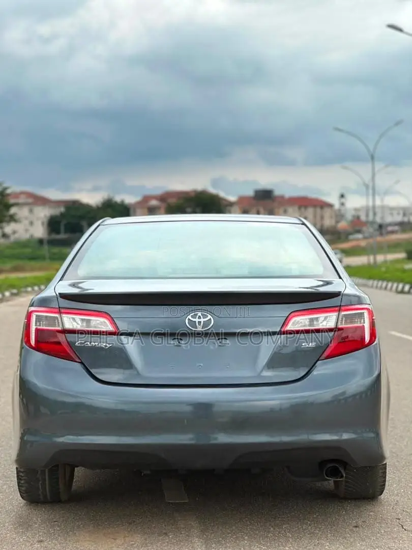 Toyota Camry SE 4dr Sedan (3.5L 6cyl 6A) 2014 Gray