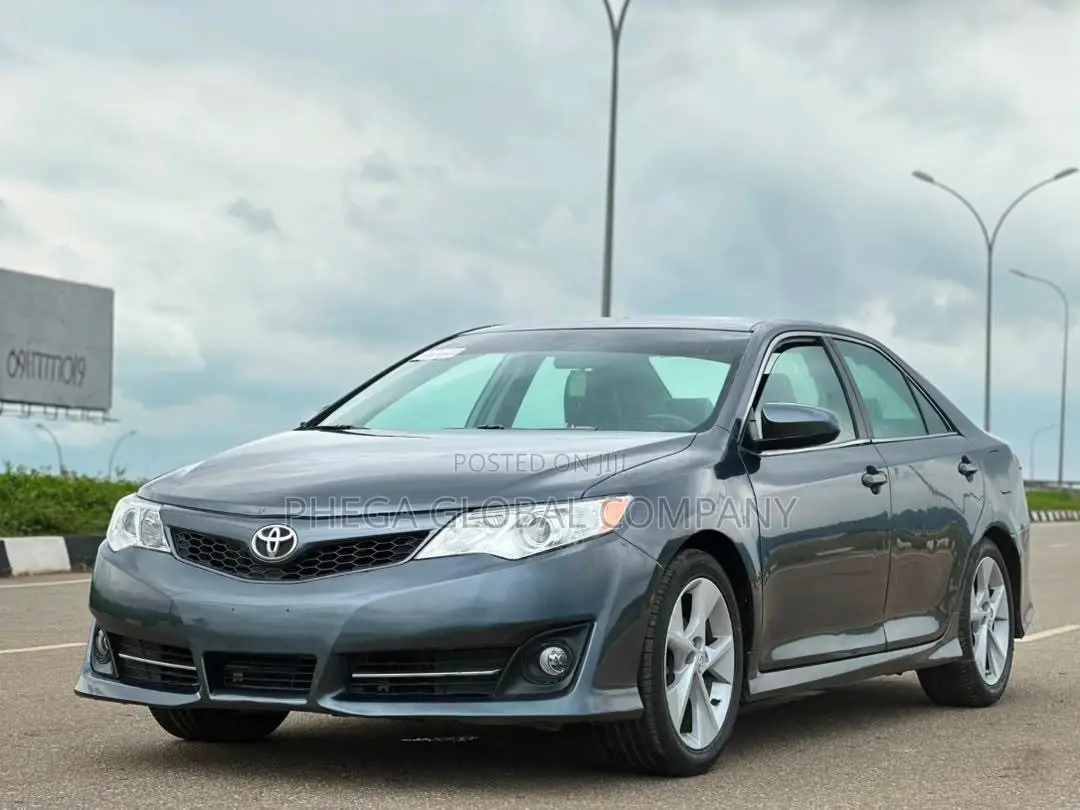 Toyota Camry SE 4dr Sedan (3.5L 6cyl 6A) 2014 Gray