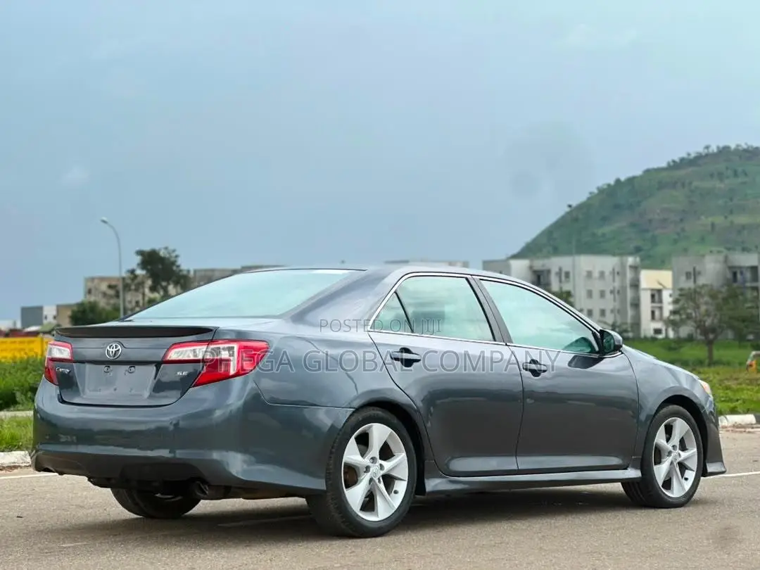 Toyota Camry SE 4dr Sedan (3.5L 6cyl 6A) 2014 Gray
