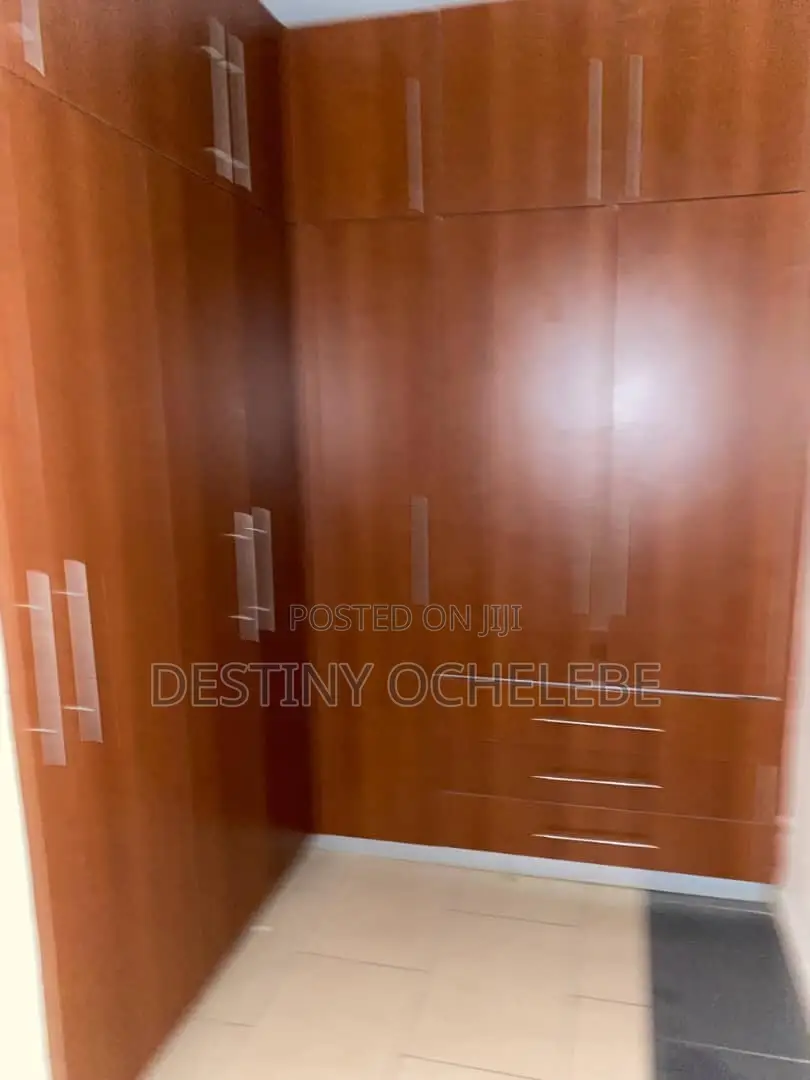 4bdrm Duplex in Thames Street, for sale