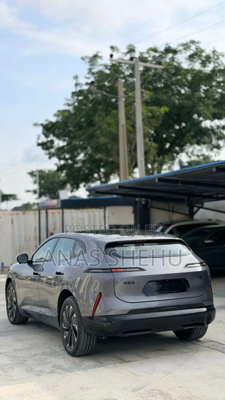 Avatr 11 2025 Gray