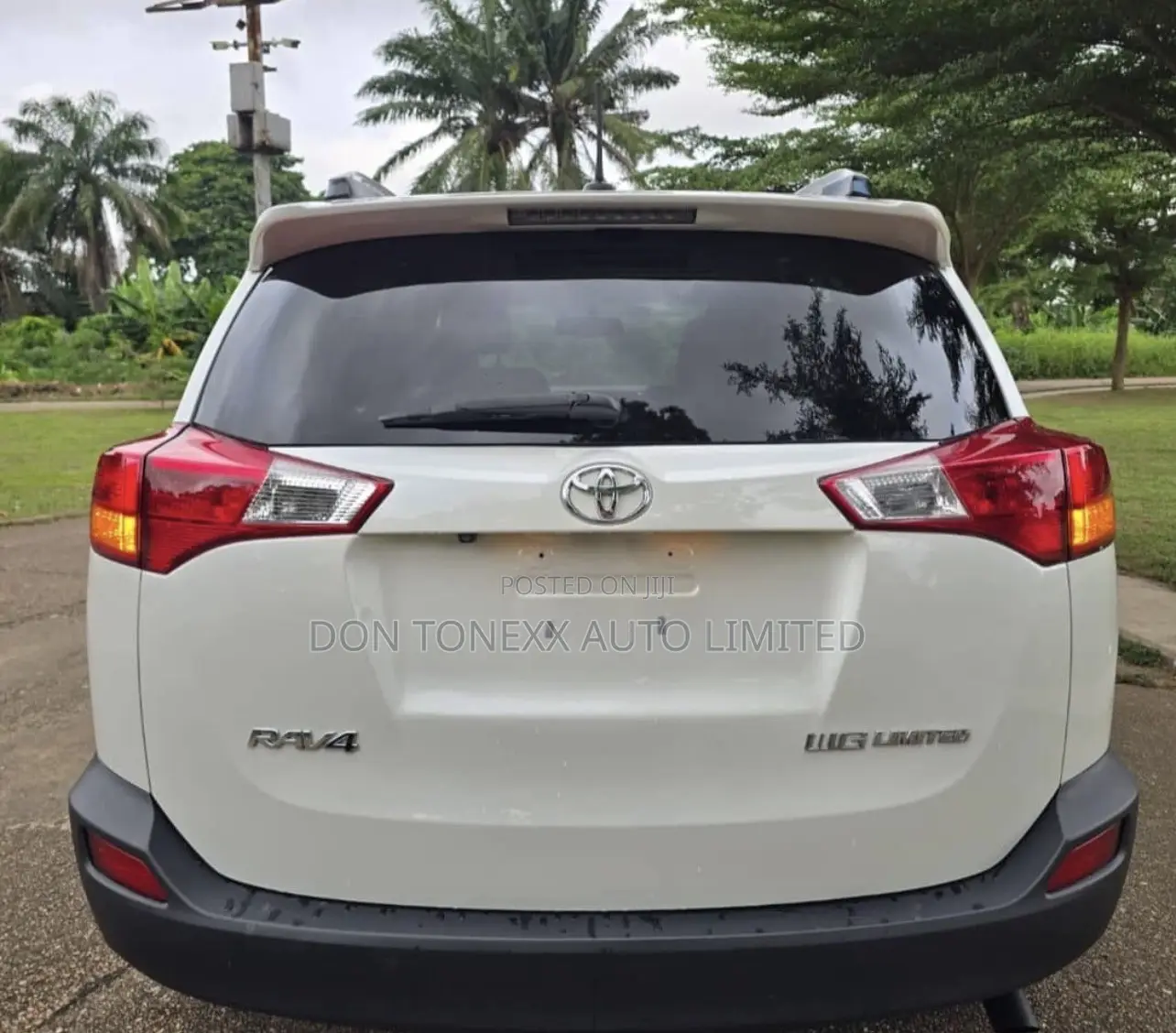 Toyota RAV4 Limited 4dr SUV AWD (2.5L 4cyl 6A) 2015 White