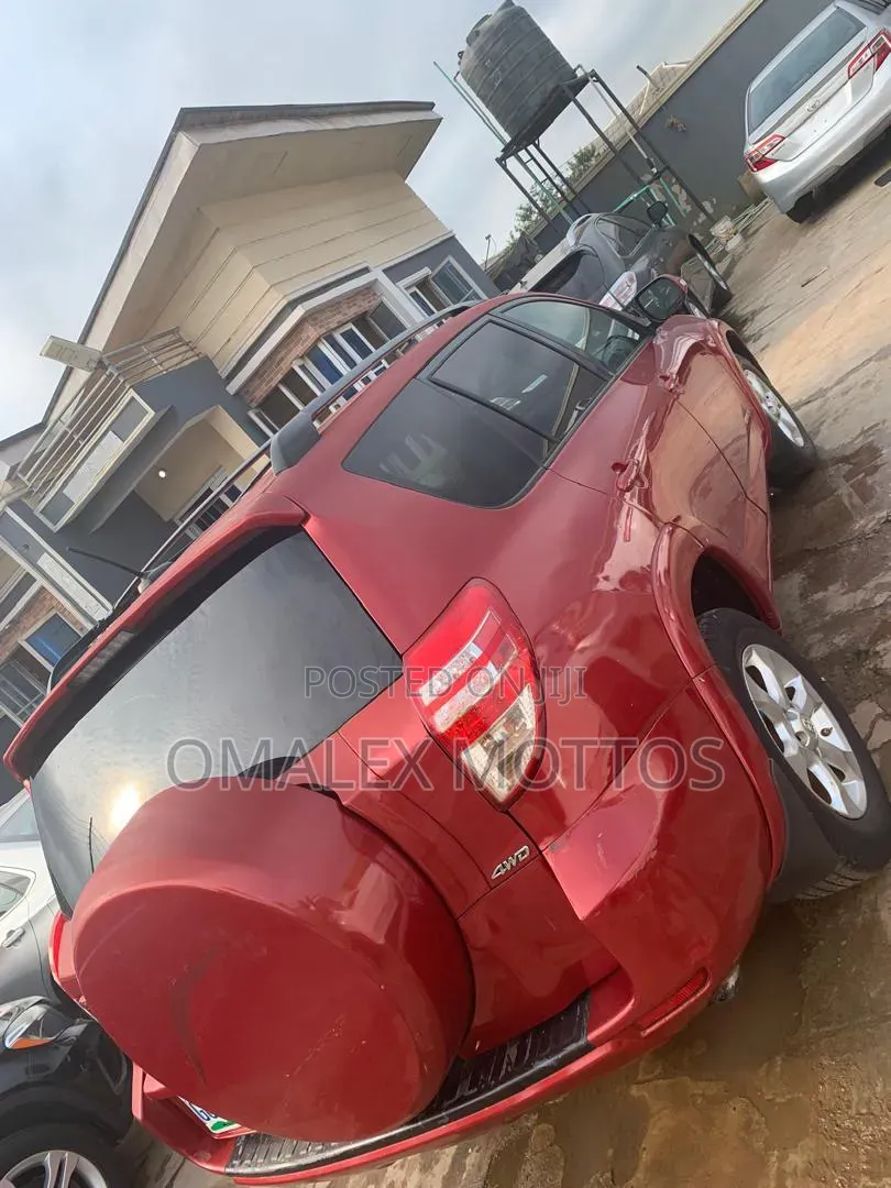 Toyota RAV4 2010 Red