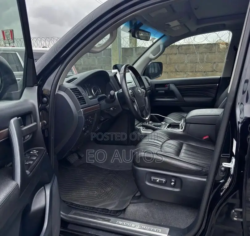 Toyota Land Cruiser 2022 Black