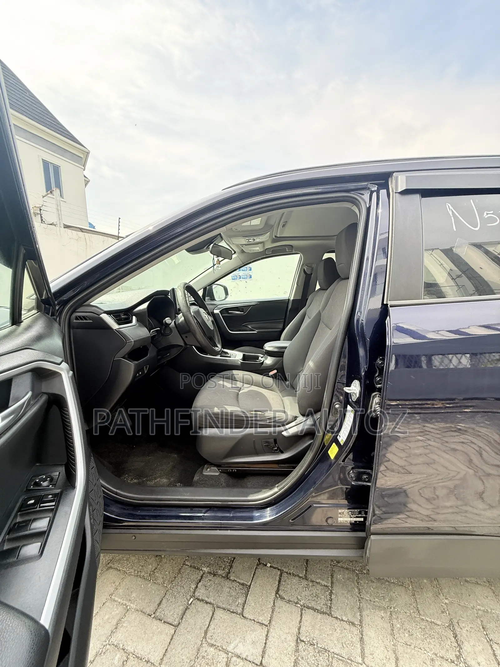 Toyota RAV4 XLE AWD 2019 Blue