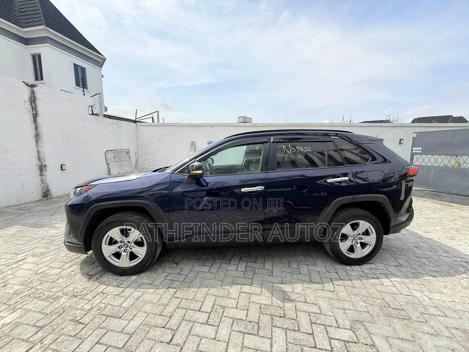 Toyota RAV4 XLE AWD 2019 Blue