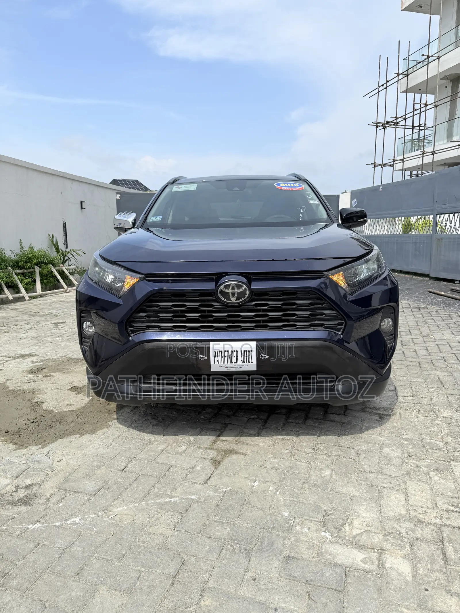 Toyota RAV4 XLE AWD 2019 Blue