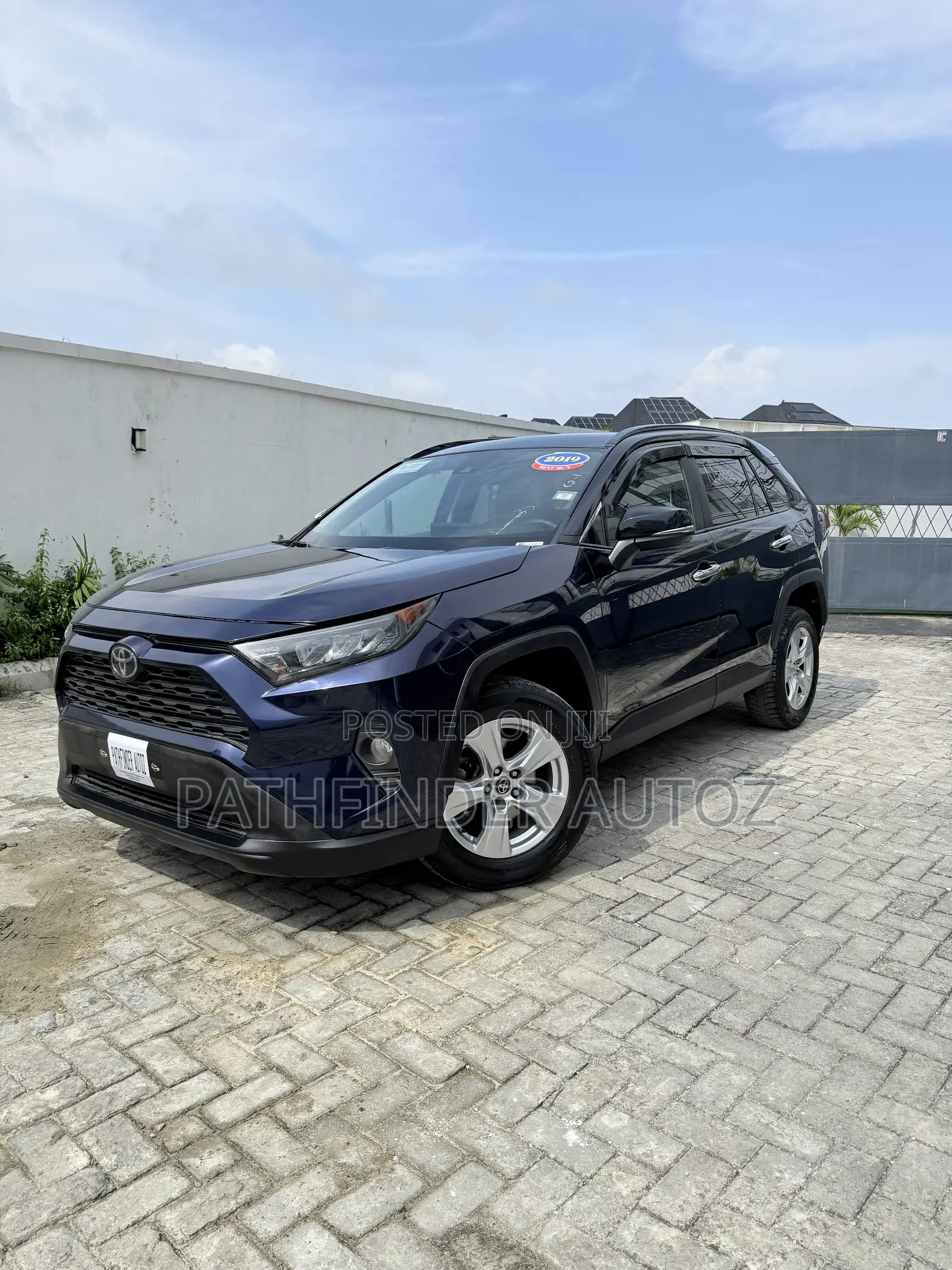 Toyota RAV4 XLE AWD 2019 Blue