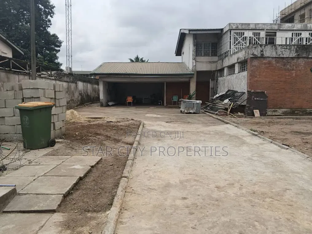 5 Bedroom Detached Duplex on 2000sqm Land for Commercial Use