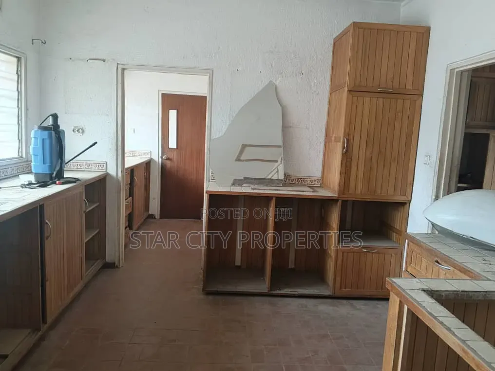 5 Bedroom Detached Duplex on 2000sqm Land for Commercial Use