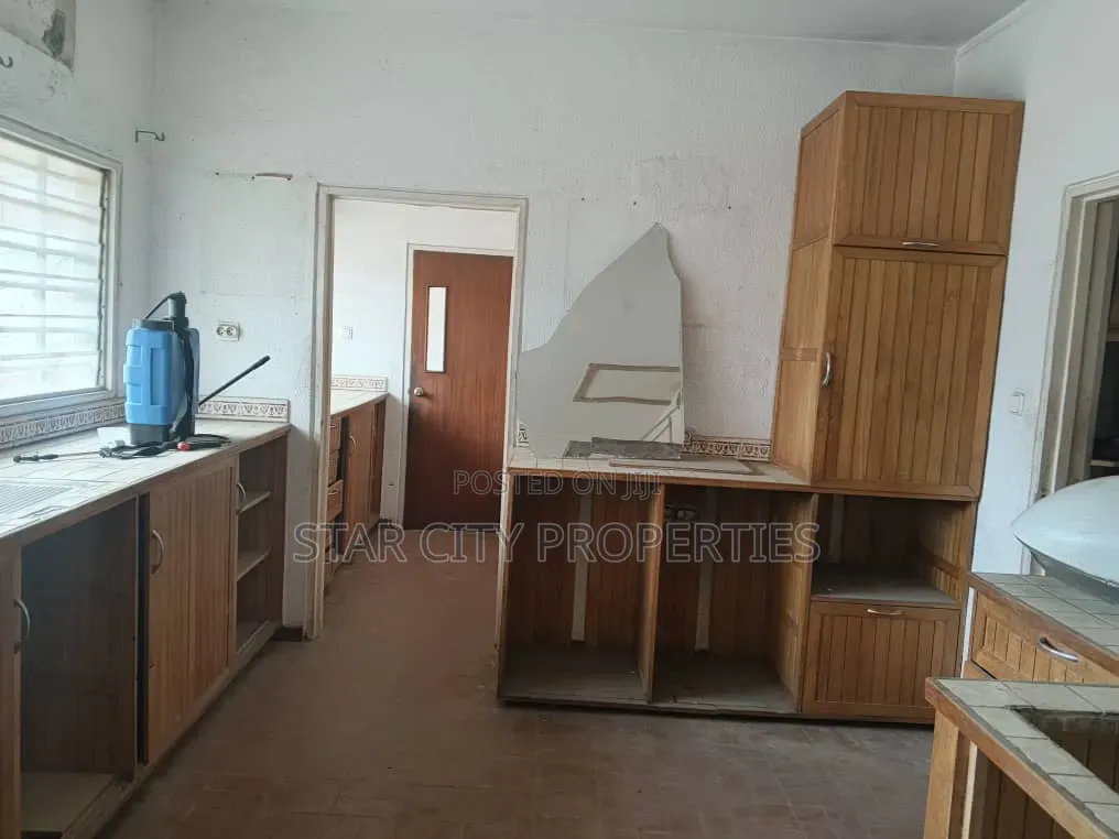 5 Bedroom Detached Duplex on 2000sqm Land for Commercial Use