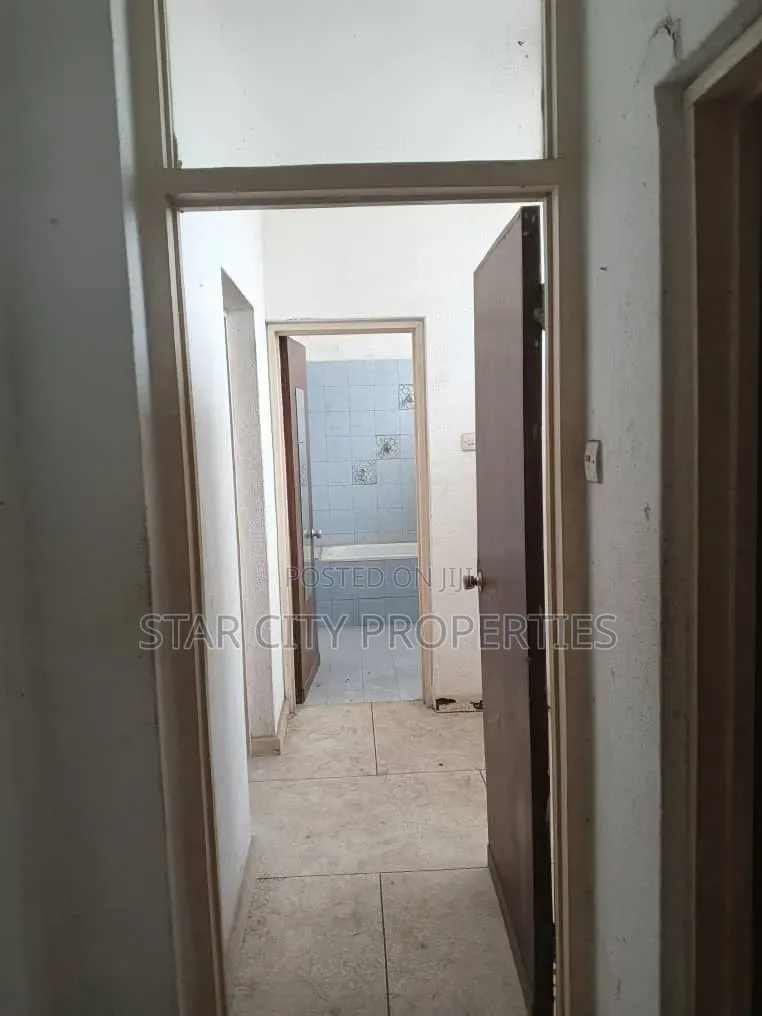 5 Bedroom Detached Duplex on 2000sqm Land for Commercial Use