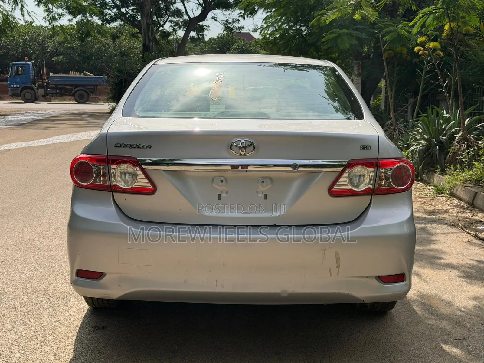 Toyota Corolla LE 4dr Sedan (1.8L 4cyl 4A) 2012 Silver