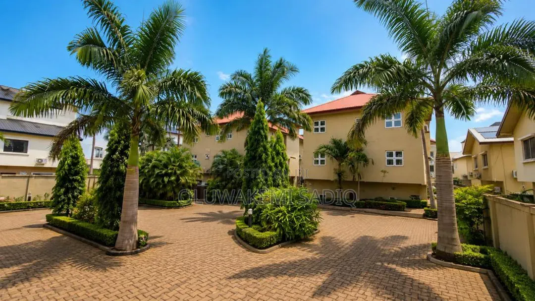 3bdrm Apartment in Oniru Road Victoria for sale