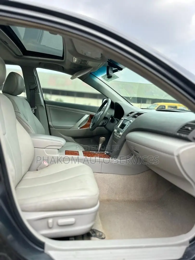Toyota Camry XLE V6 4dr Sedan (3.5L 6cyl 6AM) 2009 Gray