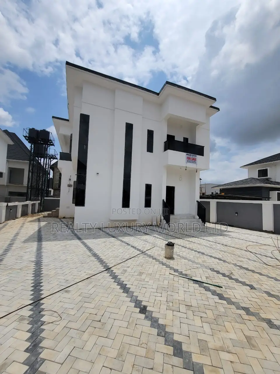 6bdrm Duplex in Lugbe District for sale